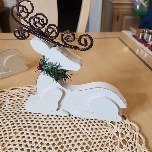 Christmas decor reindeers and signs  Home for the holiday and Joy - Picture 3 of 5